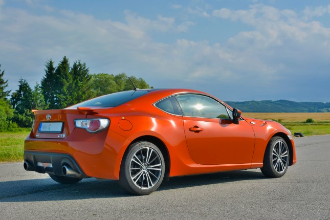 Asi jeden z nejhezčích pohledů na vůz je z boku